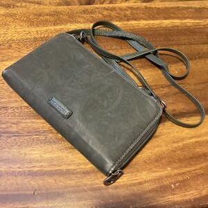 SakRoots EcoTwill Wristlet SmartPhone‎ Wallet Green & Silver Crossbody Purse
